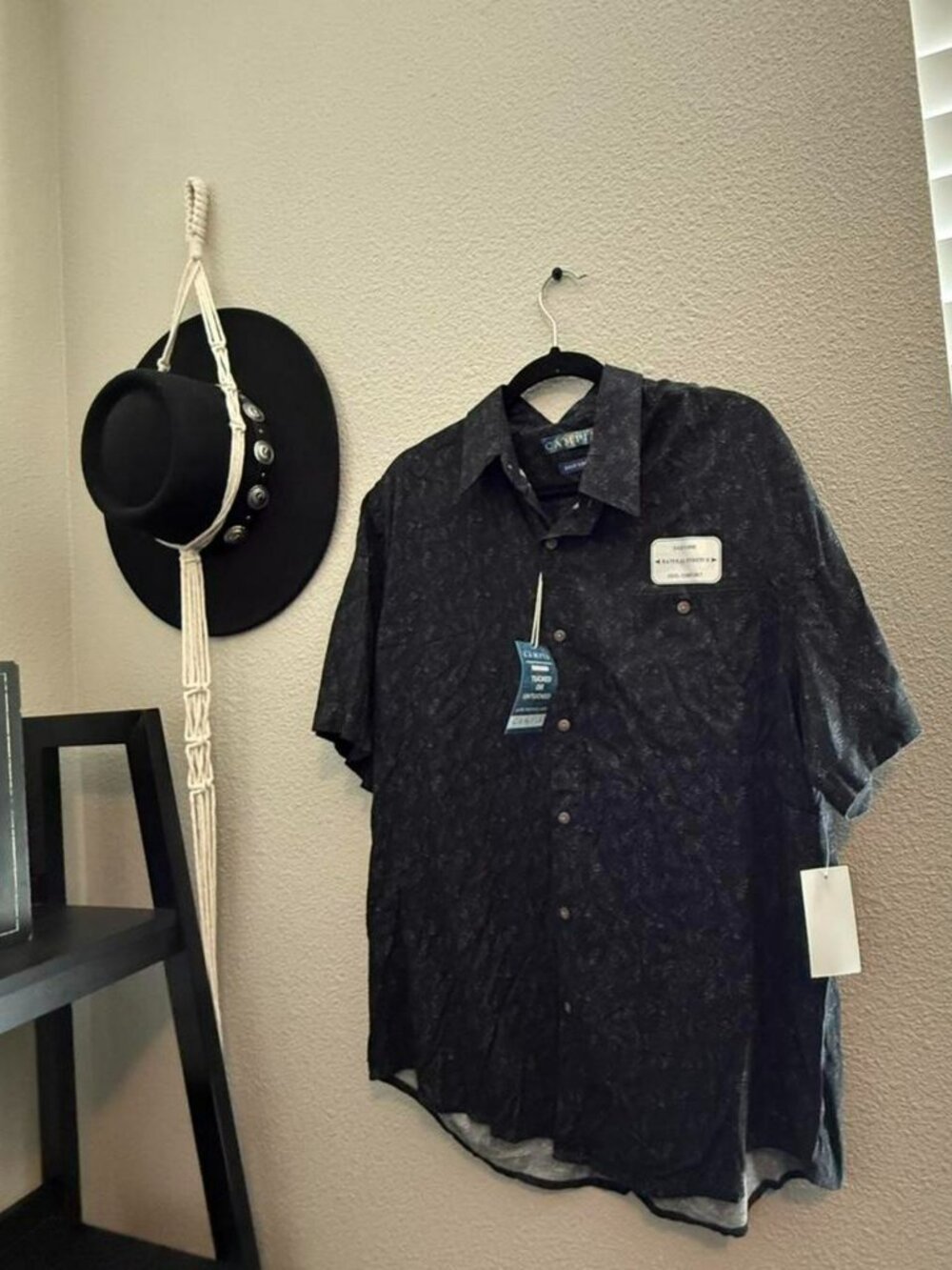 Campia Black button up shirt with leaf pattern